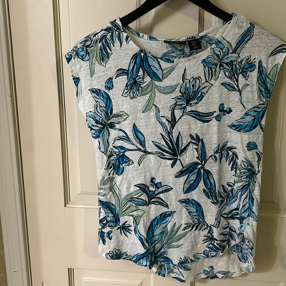 Tahari 100% Linen size small.  Tropical blue and green print.